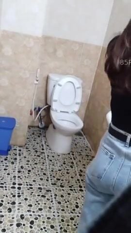 Quay lén được em hàng xóm tắm